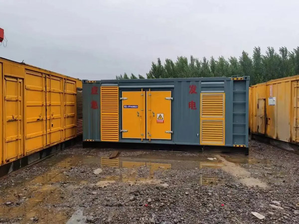 仁化柴油发电机如何判断干式空气滤清器是否需要更换？